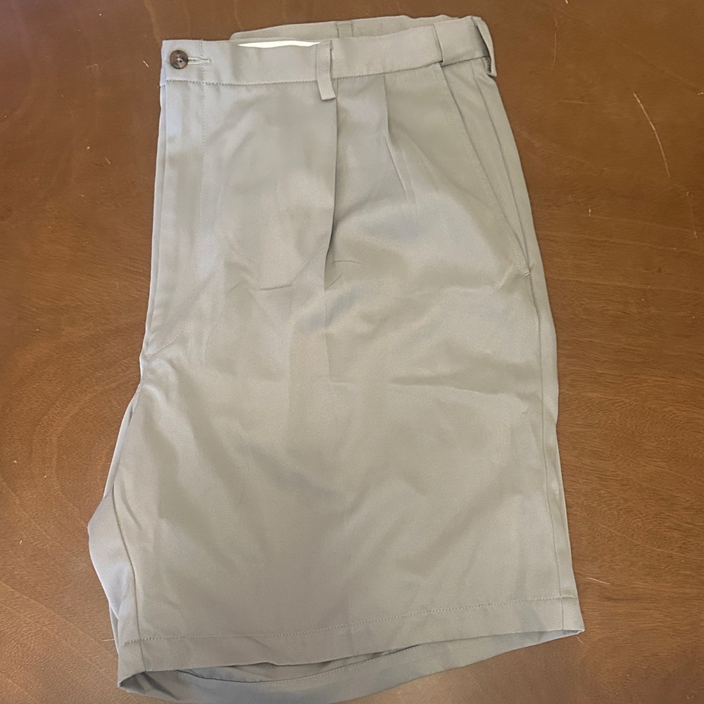 Haggar Men's Light Gray Flat Front Shorts
